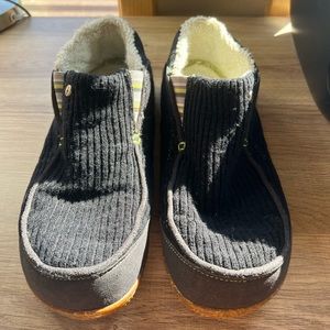 Smartwool Mens Slippers Black Merino Wool Gum Rubber Soles Shoes Size 10.